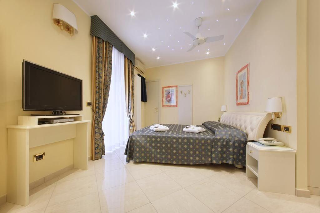Hotel Ristorante Toscana Alassio Ngoại thất bức ảnh