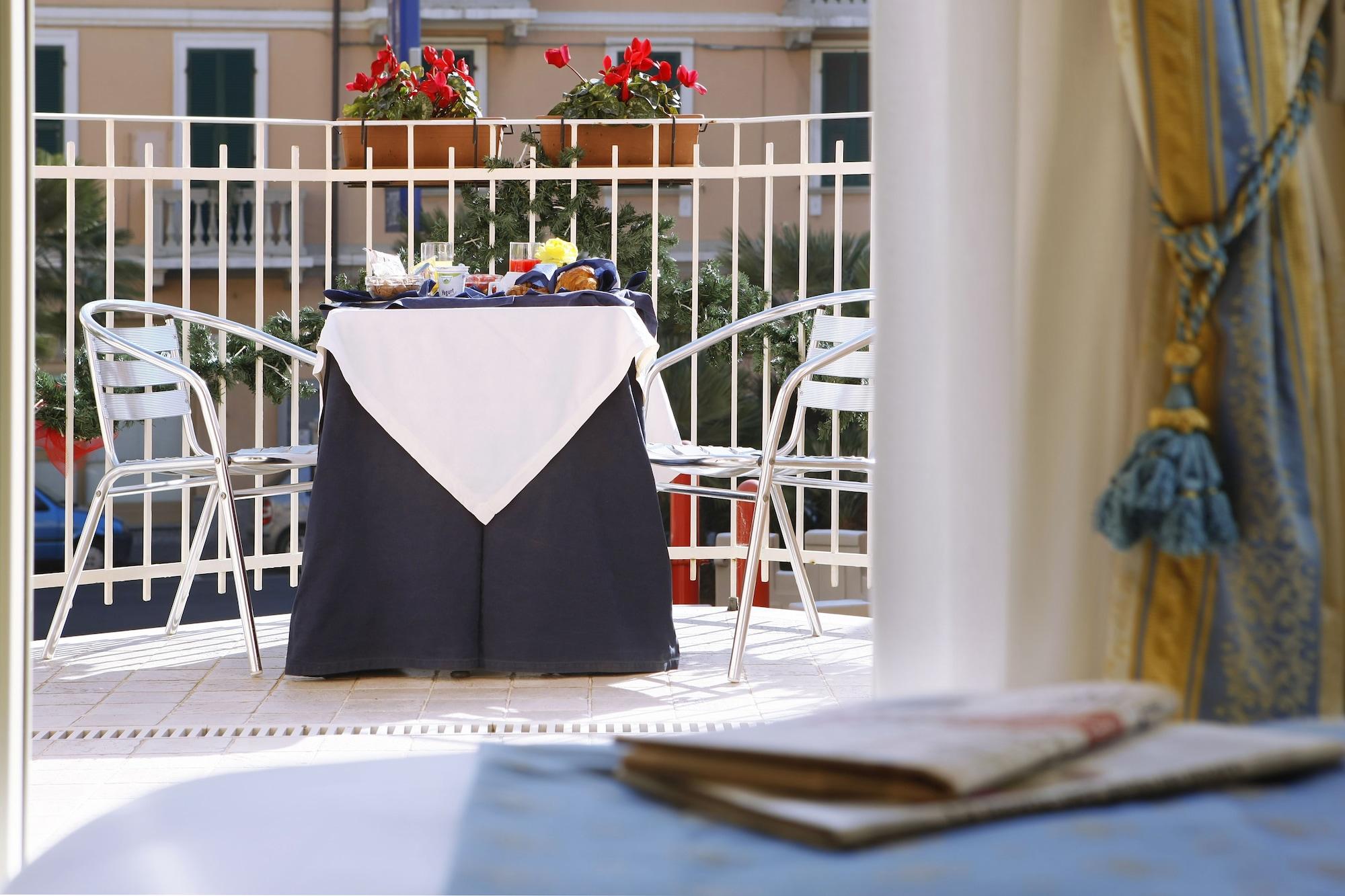 Hotel Ristorante Toscana Alassio Ngoại thất bức ảnh